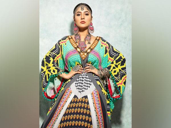 5 Shehnaaz Gill-inspired traditional outfits you need to update your closet with